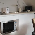 Cozy 1br & Living Apartment, Just 15 Minutes To Downtown דירה *