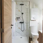 Cozy 1br & Living Apartment, Just 15 Minutes To Downtown דירה גנט