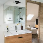 Cozy 1br & Living Apartment, Just 15 Minutes To Downtown