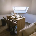 Cozy 1br & Living Apartment, Just 15 Minutes To Downtown דירה *