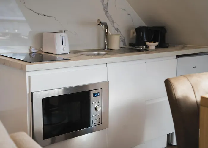 Cozy 1br & Living Apartment, Just 15 Minutes To Downtown Apartment *