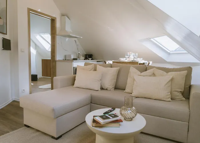 Cozy 1br & Living Apartment, Just 15 Minutes To Downtown Apartment *